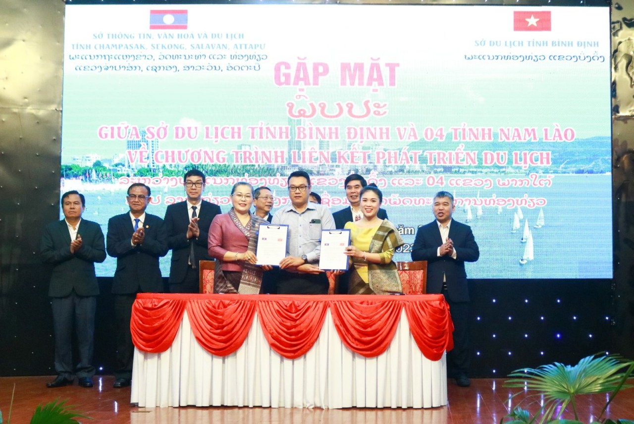 Liên kết phát triển du lịch giữa Bình Định và 4 tỉnh Nam Lào Liên kết phát triển du lịch giữa Bình Định và 4 tỉnh Nam Lào