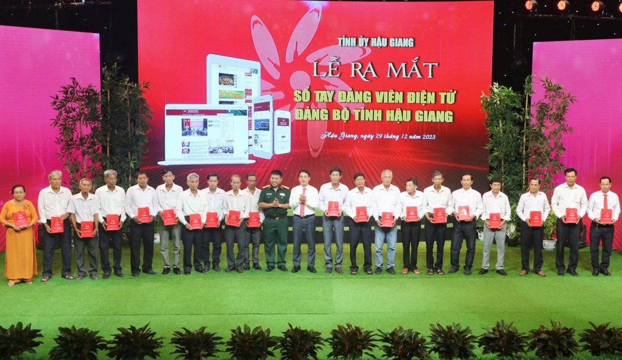 Ra mắt Sổ tay đảng viên điện tử Đảng bộ tỉnh Hậu Giang Ra mắt Sổ tay đảng viên điện tử Đảng bộ tỉnh Hậu Giang