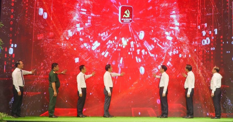 Ra mắt Sổ tay đảng viên điện tử Đảng bộ tỉnh Hậu Giang Ra mắt Sổ tay đảng viên điện tử Đảng bộ tỉnh Hậu Giang