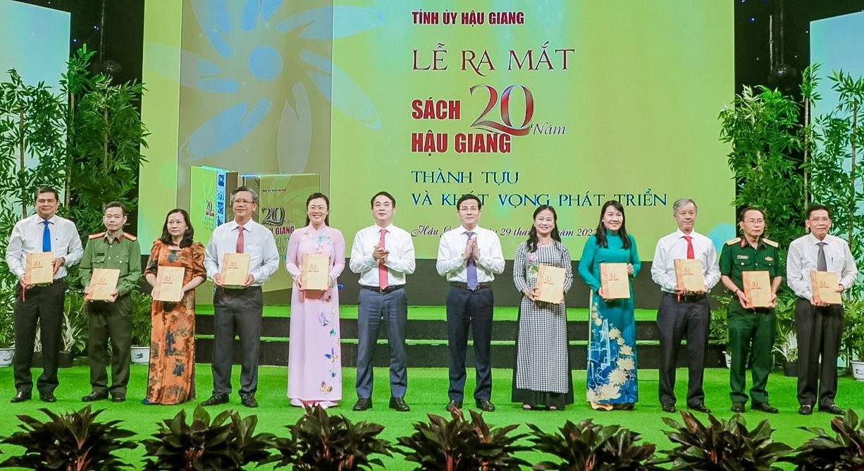 Ra mắt Sổ tay đảng viên điện tử Đảng bộ tỉnh Hậu Giang Ra mắt Sổ tay đảng viên điện tử Đảng bộ tỉnh Hậu Giang
