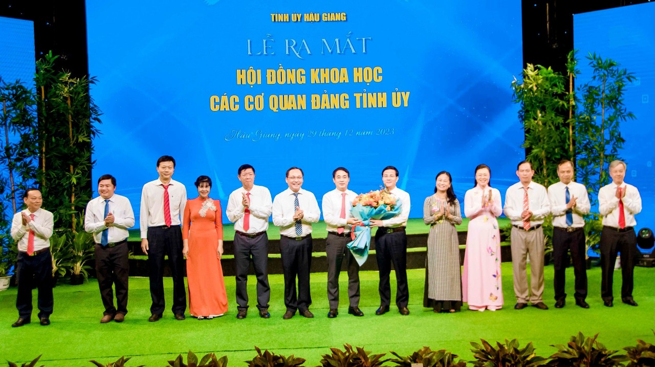Ra mắt Sổ tay đảng viên điện tử Đảng bộ tỉnh Hậu Giang Ra mắt Sổ tay đảng viên điện tử Đảng bộ tỉnh Hậu Giang