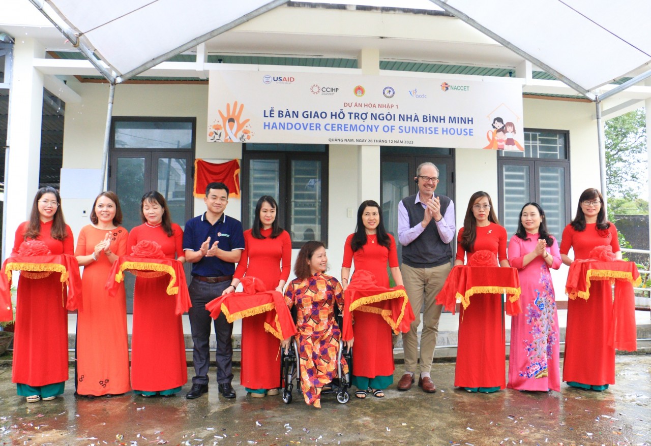 Lễ cắt băng khánh thành. Ảnh: USAID