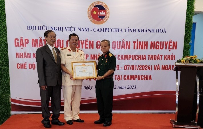 Hội Hữu nghị Việt Nam - Campuchia tỉnh Khánh Hòa nhận Bằng khen của Trung ương hội. Hội Hữu nghị Việt Nam - Campuchia tỉnh Khánh Hòa nhận Bằng khen của Trung ương hội.
