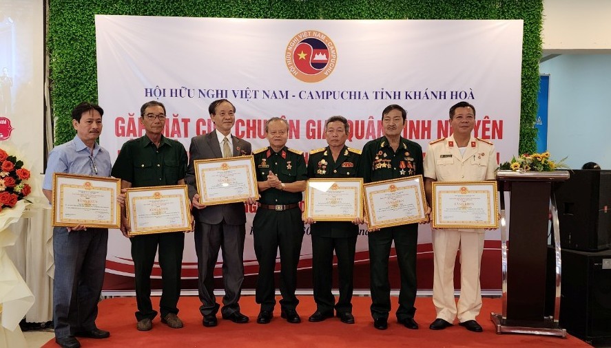 Các cá nhân nhận Bằng khen của Trung ương hội. Các cá nhân nhận Bằng khen của Trung ương hội.