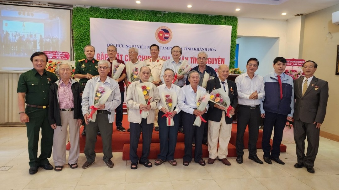 Các cá nhân được tặng kỷ niệm chương Gặp mặt kỷ niệm 45 năm giúp nhân dân Campuchia thoát khỏi chế độ diệt chủng Pol Pot