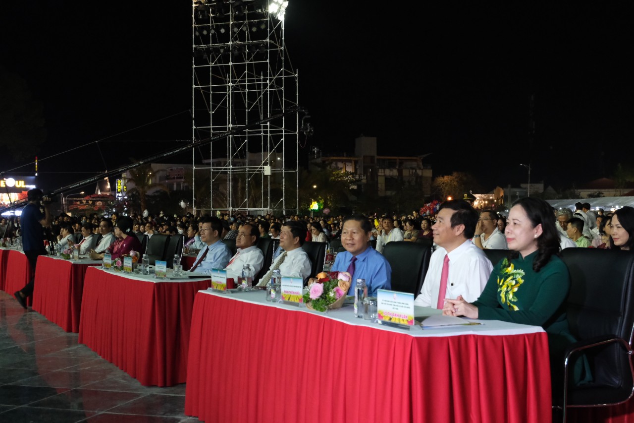 Khai mạc Festival Hoa - Kiểng Sa Đéc “Tình đất - Tình hoa” Khai mạc Festival Hoa - Kiểng Sa Đéc “Tình đất - Tình hoa”