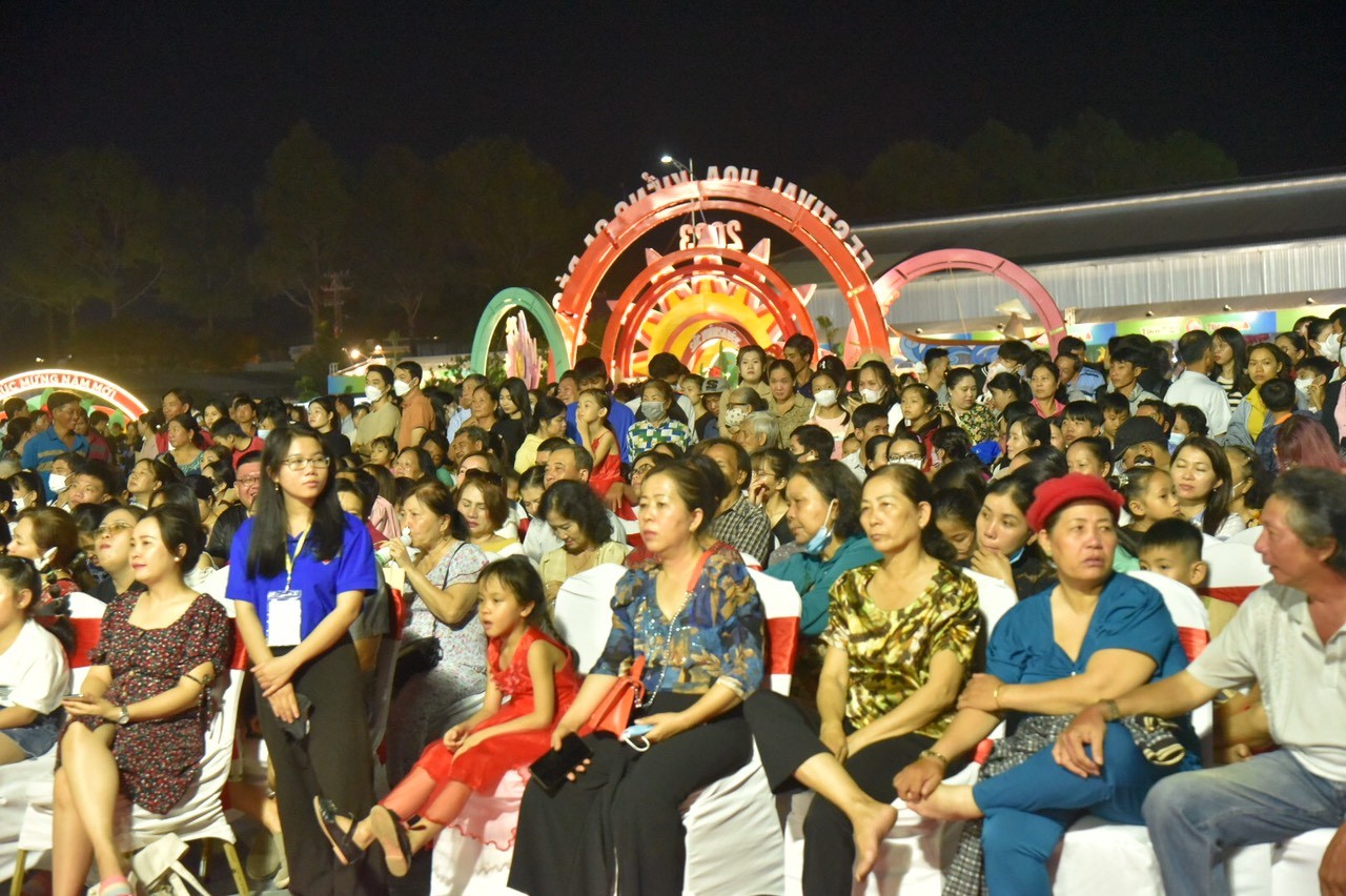 Khai mạc Festival Hoa - Kiểng Sa Đéc “Tình đất - Tình hoa” Khai mạc Festival Hoa - Kiểng Sa Đéc “Tình đất - Tình hoa”