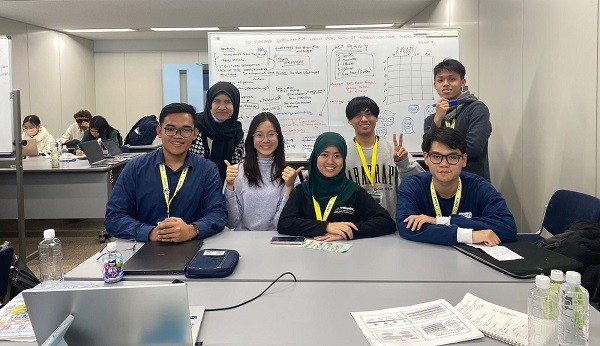 Thanh niên, sinh viên Việt Nam cùng đại biểu các nước tham gia kỷ niệm 50 năm quan hệ ASEAN - Nhật Bản, tháng 12/2023. (Ảnh: doanthanhnien.vn) Thanh niên, sinh viên Việt Nam cùng đại biểu các nước tham gia kỷ niệm 50 năm quan hệ ASEAN - Nhật Bản, tháng 12/2023. (Ảnh: doanthanhnien.vn)