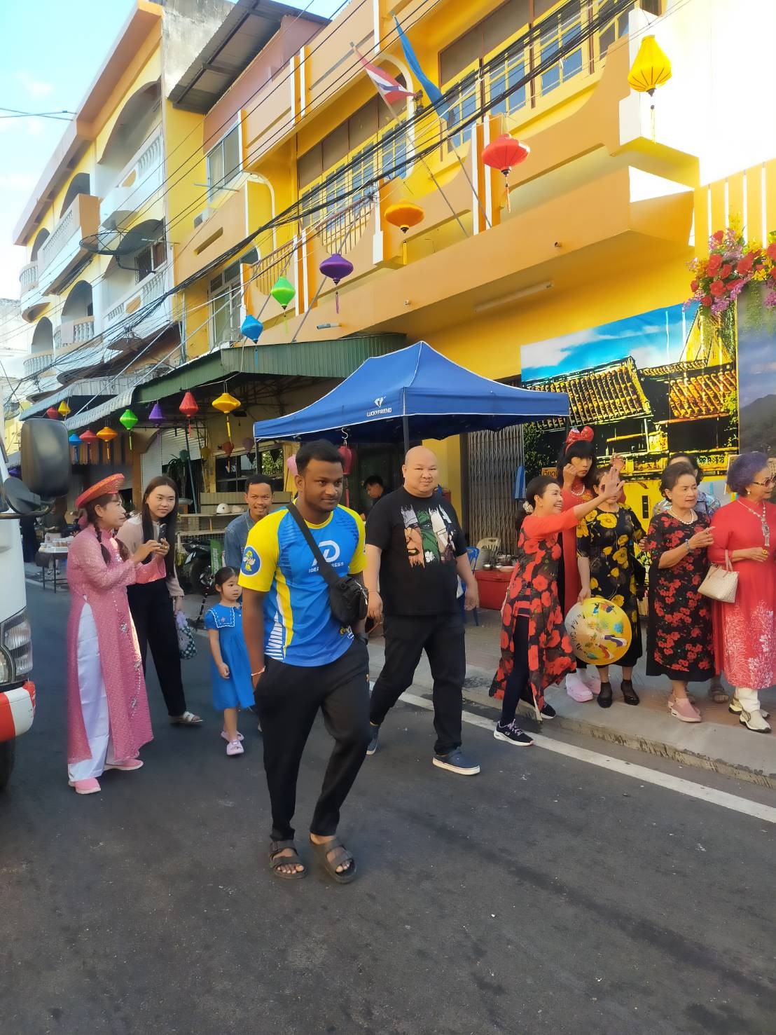 Phố Việt Nam ở Udon Thani, Thái Lan thu hút khách quốc tế ngày đầu năm 2024