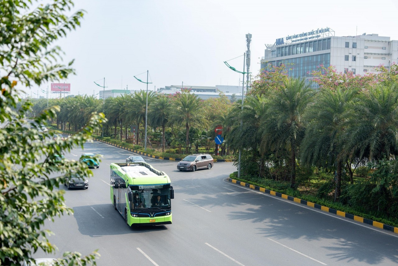 Tuyến buýt điện E10 kết nối nội đô Hà Nội và sân bay quốc tế Nội Bài Tuyến buýt điện E10 kết nối nội đô Hà Nội và sân bay quốc tế Nội Bài