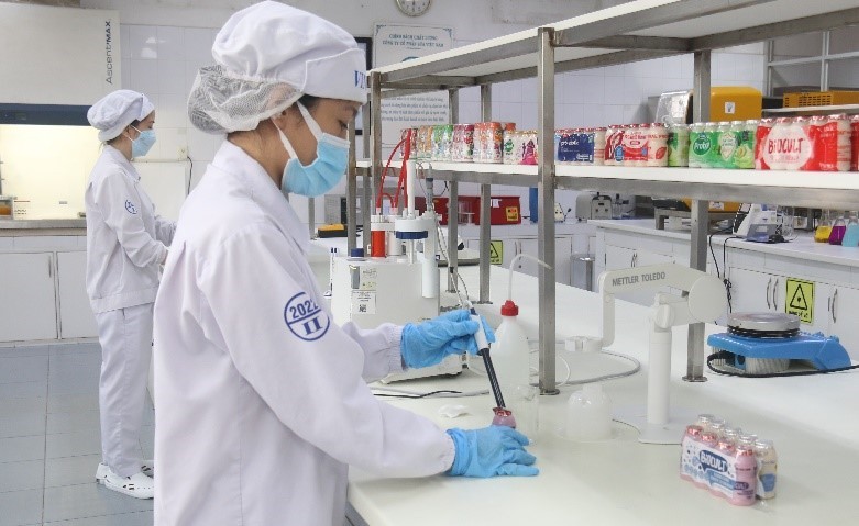 Sản phẩm sữa chua uống men sống được Vinamilk phát triển cho thị trường New Zealand đáp ứng các yêu cầu về “tính xanh, bền vững”. Sản phẩm sữa chua uống men sống được Vinamilk phát triển cho thị trường New Zealand đáp ứng các yêu cầu về “tính xanh, bền vững”.