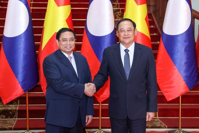 Thủ tướng Lào thăm chính thức Việt Nam: Tăng cường tình đoàn kết hữu nghị và hợp tác toàn diện giữa hai nước Thủ tướng Lào thăm chính thức Việt Nam: Tăng cường tình đoàn kết hữu nghị và hợp tác toàn diện giữa hai nước