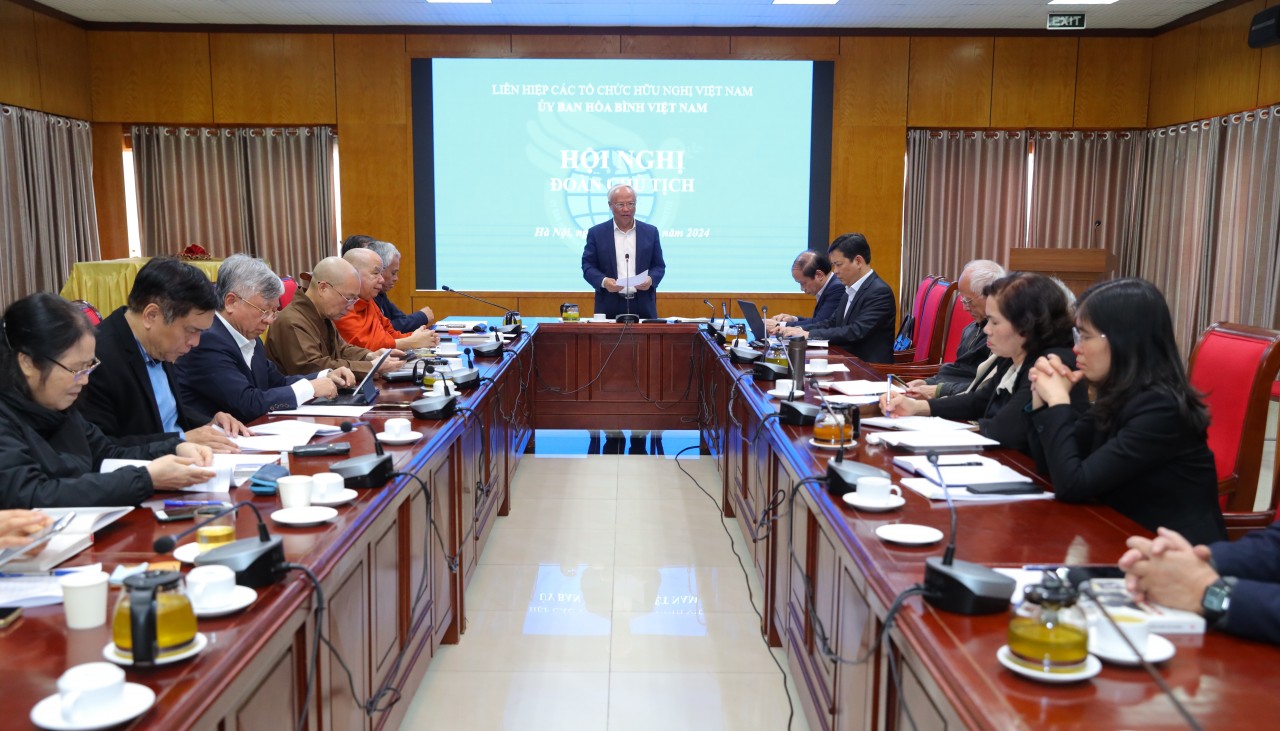 Ông Uông Chu Lưu, Chủ tịch Ủy ban Hòa bình Việt Nam phát biểu tại Hội nghị. Ông Uông Chu Lưu, Chủ tịch Ủy ban Hòa bình Việt Nam phát biểu tại Hội nghị.