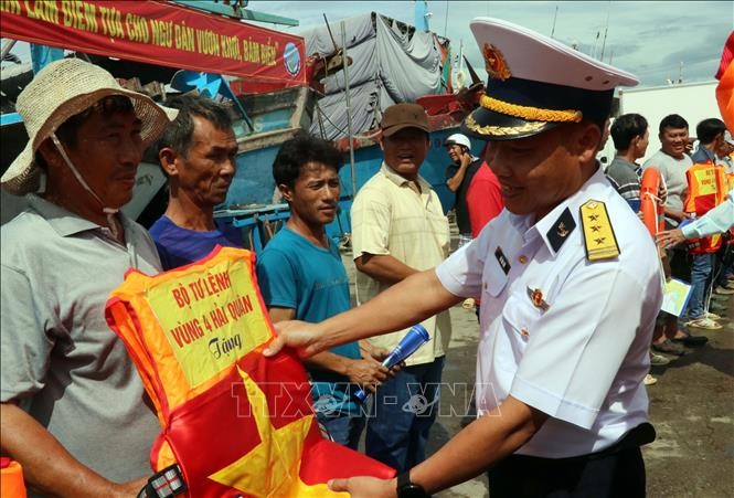 Dân vận khéo trên ngư trường Trường Sa Dân vận khéo trên ngư trường Trường Sa