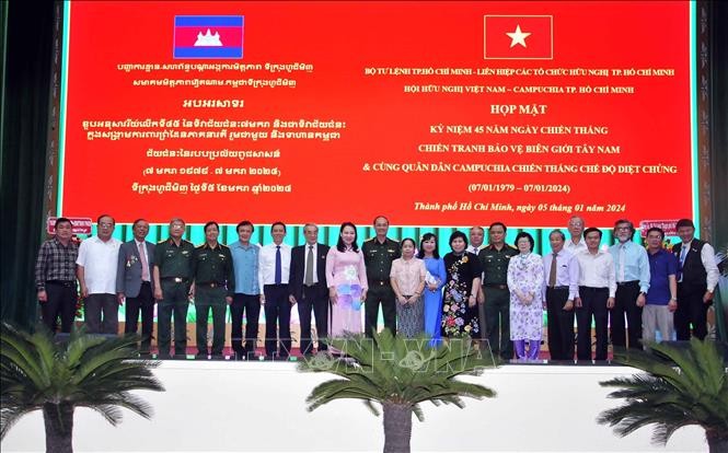 Phát huy truyền thống đoàn kết hữu nghị và phát triển quan hệ Việt Nam - Campuchia Phát huy truyền thống đoàn kết hữu nghị và phát triển quan hệ Việt Nam - Campuchia