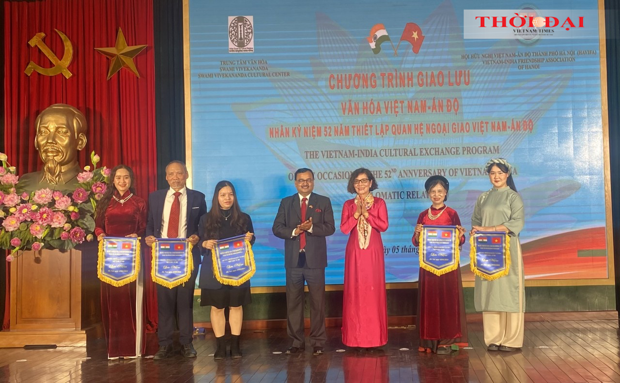 Giao lưu văn hoá Việt Nam - Ấn Độ qua chầu văn, vũ kịch