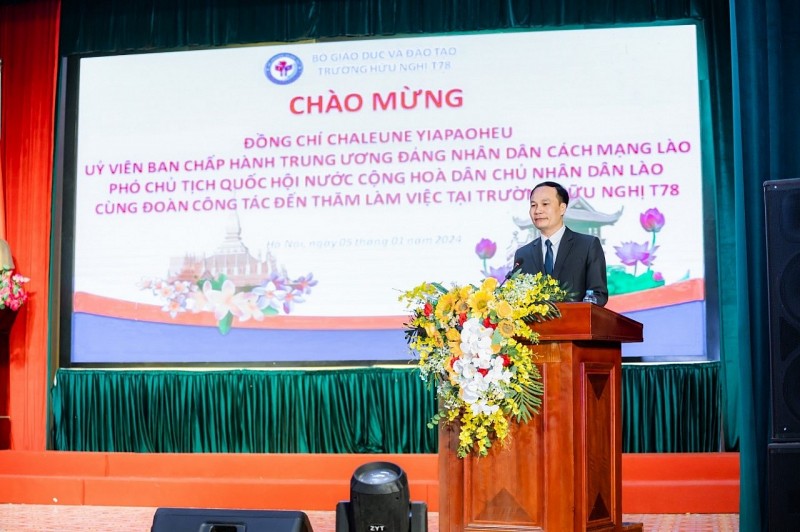 TS Lê Phú Thắng – Bí thư Đảng ủy, Hiệu trưởng phát biểu TS Lê Phú Thắng – Bí thư Đảng ủy, Hiệu trưởng phát biểu