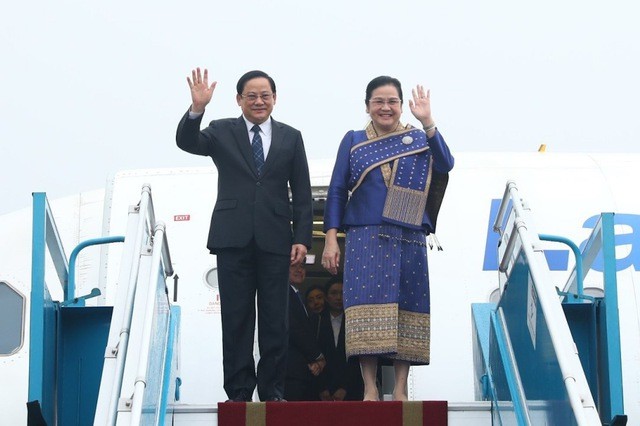 Lễ đón trọng thể Thủ tướng Lào Sonexay Siphandone thăm chính thức Việt Nam Lễ đón trọng thể Thủ tướng Lào Sonexay Siphandone thăm chính thức Việt Nam