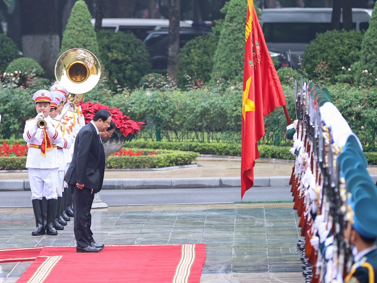 Lễ đón trọng thể Thủ tướng Lào Sonexay Siphandone thăm chính thức Việt Nam Lễ đón trọng thể Thủ tướng Lào Sonexay Siphandone thăm chính thức Việt Nam