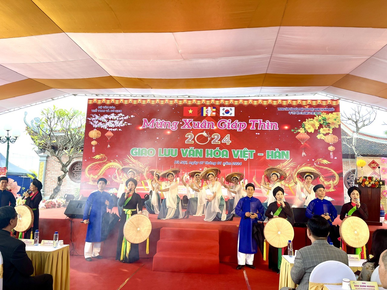 “Giao lưu văn hóa Việt - Hàn” mừng Xuân Giáp Thìn 2024 “Giao lưu văn hóa Việt - Hàn” mừng Xuân Giáp Thìn 2024