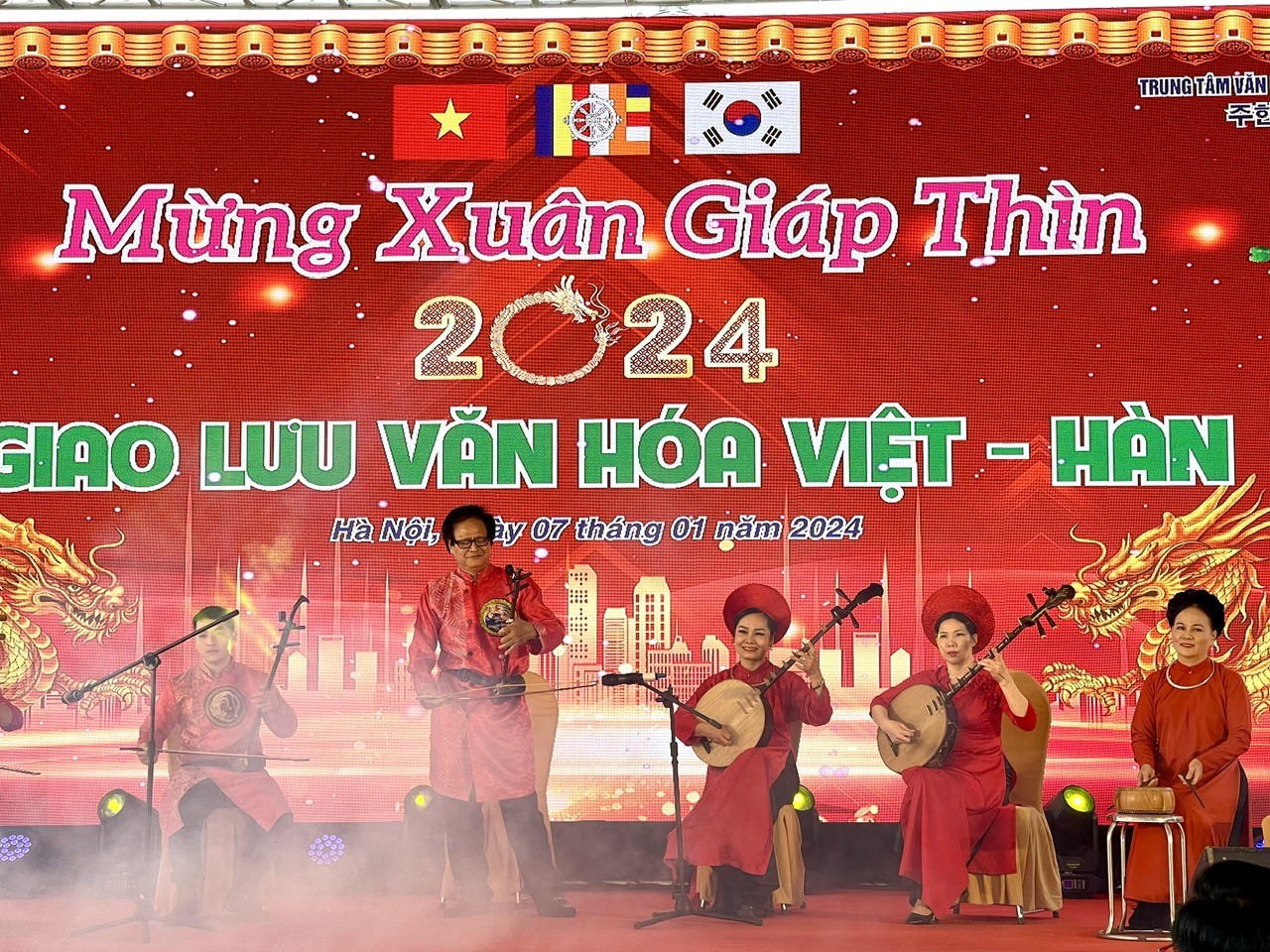 “Giao lưu văn hóa Việt - Hàn” mừng Xuân Giáp Thìn 2024 “Giao lưu văn hóa Việt - Hàn” mừng Xuân Giáp Thìn 2024