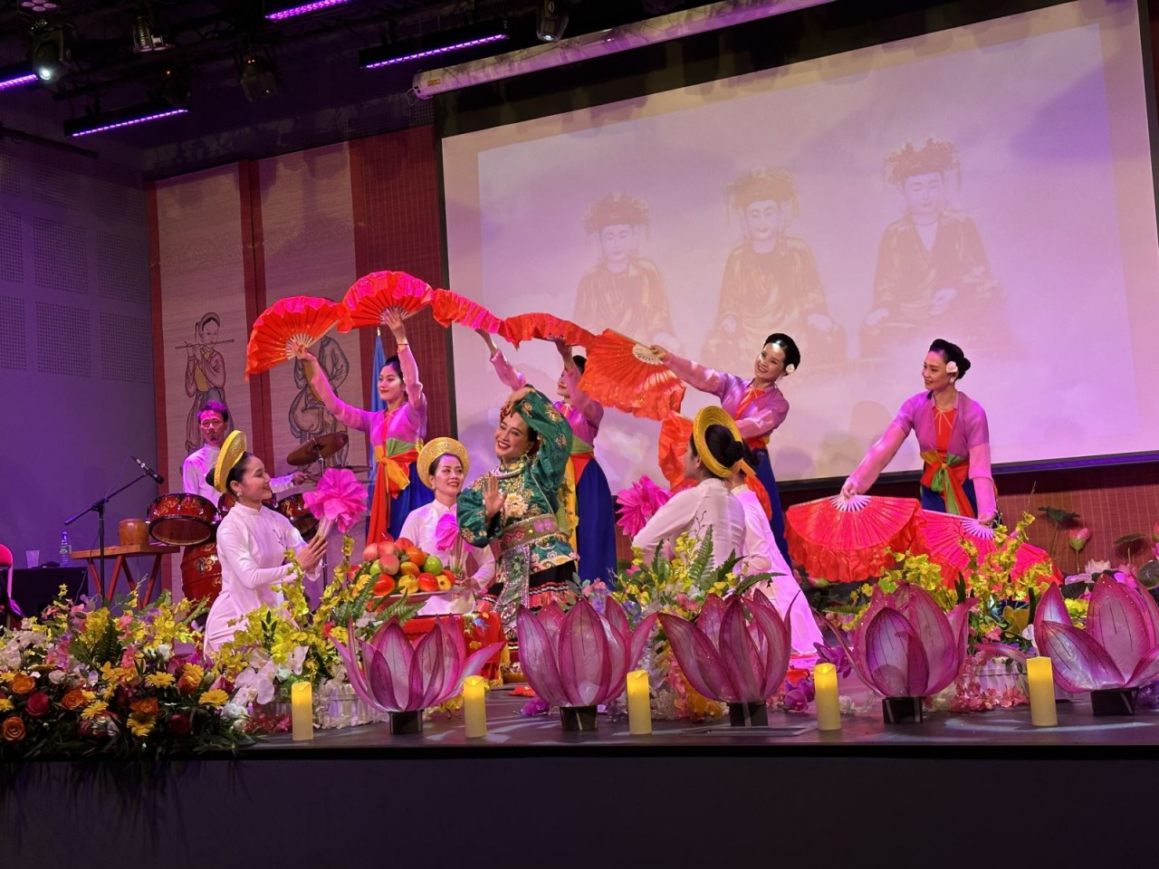 Phái đoàn Việt Nam bên cạnh UNESCO: Nhìn lại một năm sôi động để hướng tới tương lai tươi sáng hơn Phái đoàn Việt Nam bên cạnh UNESCO: Nhìn lại một năm sôi động để hướng tới tương lai tươi sáng hơn