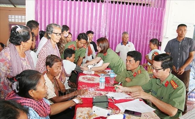 Nghĩa tình không biên giới Nghĩa tình không biên giới