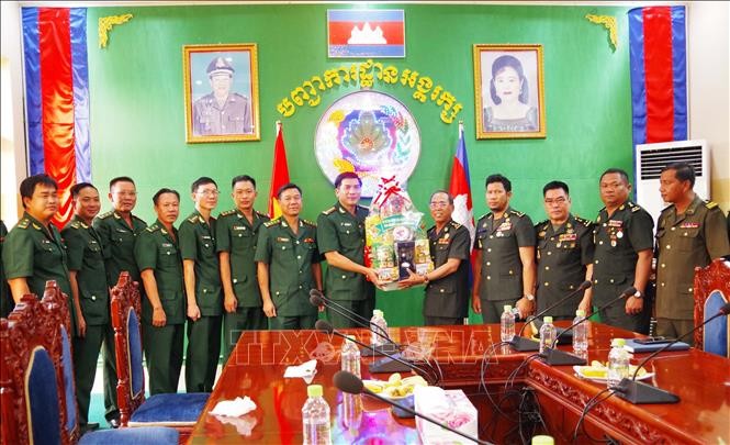 Nghĩa tình không biên giới Nghĩa tình không biên giới