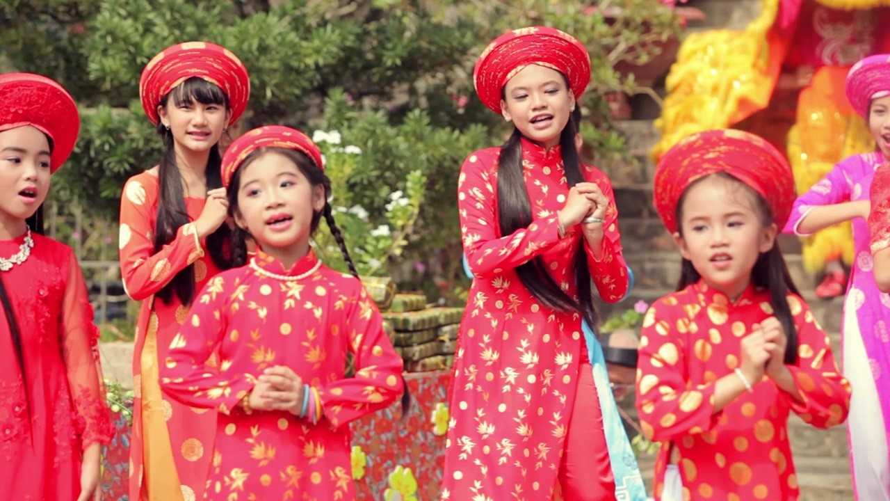 Lời bài hát Ngày xuân long phụng sum vầy – Ca khúc Tết sôi động Lời bài hát Ngày xuân long phụng sum vầy – Ca khúc Tết sôi động
