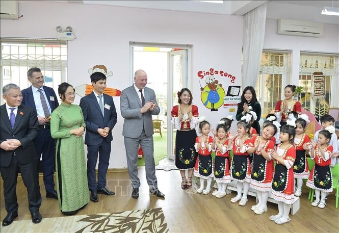 Chủ tịch Quốc hội Bulgaria thăm Trường Mầm non chất lượng cao Việt - Bun Chủ tịch Quốc hội Bulgaria thăm Trường Mầm non chất lượng cao Việt - Bun