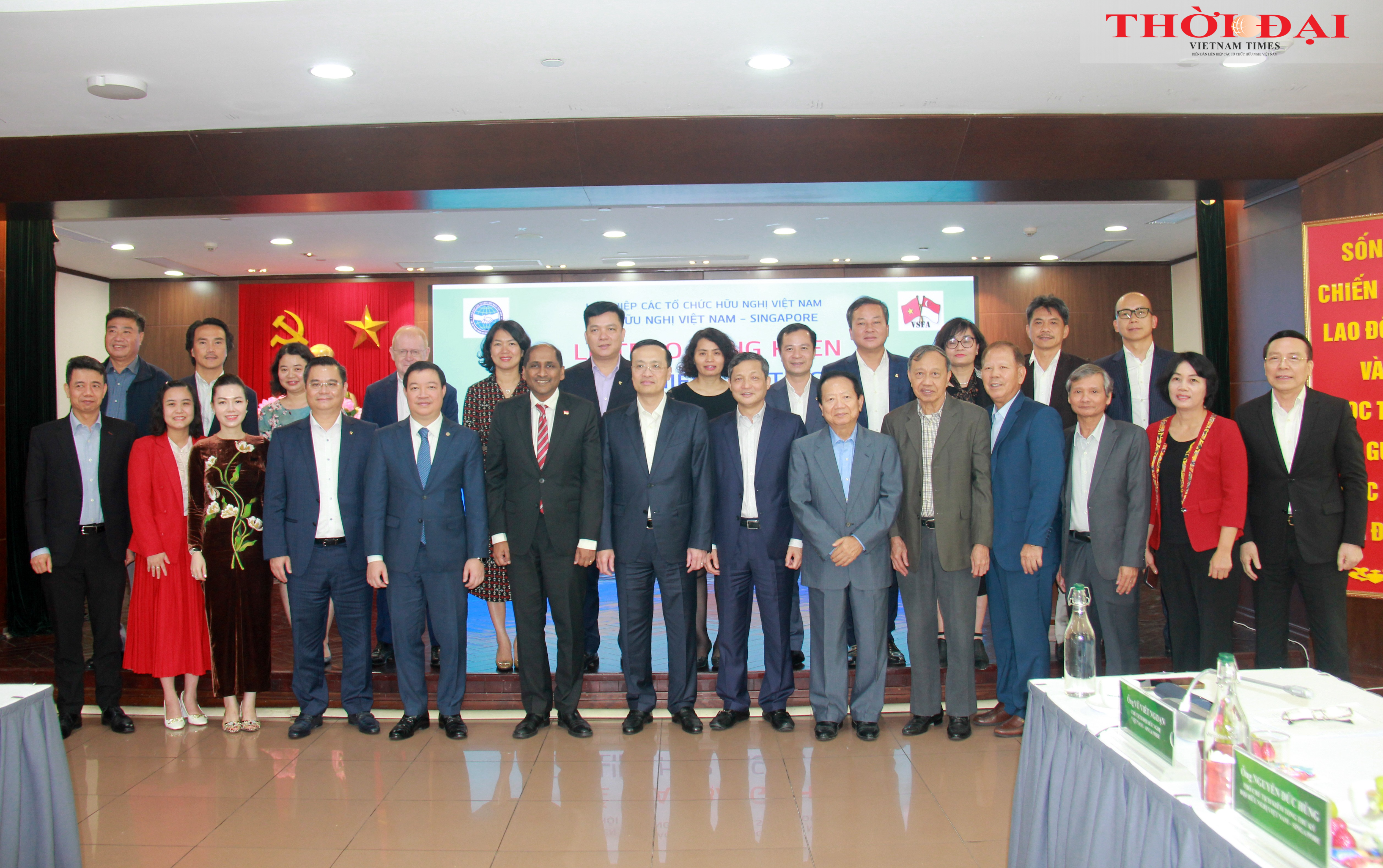 Các đại biểu chụp ảnh lưu niệm tại Hội nghị. (Ảnh: Thành Luân) Các đại biểu chụp ảnh lưu niệm tại Hội nghị. (Ảnh: Thành Luân)