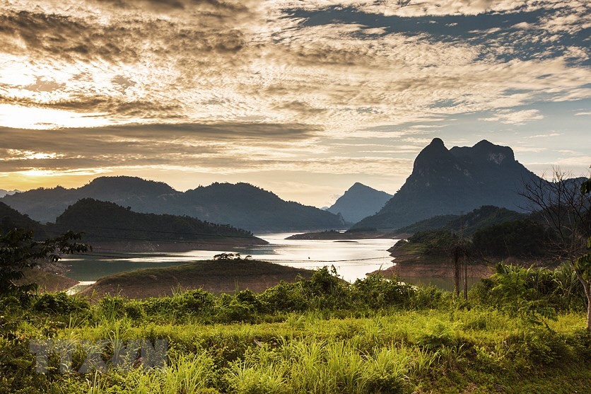 Visit Na Hang Lake – A Secret Getaway Of Tuyen Quang Visit Na Hang Lake – A Secret Getaway Of Tuyen Quang