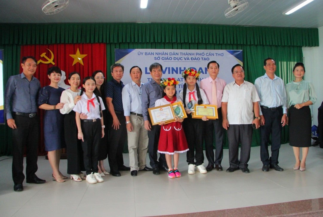 Cần Thơ vinh danh học sinh đạt giải cao tại Cuộc thi Bàn tính và Toán số học Thái Bình Dương Cần Thơ vinh danh học sinh đạt giải cao tại Cuộc thi Bàn tính và Toán số học Thái Bình Dương