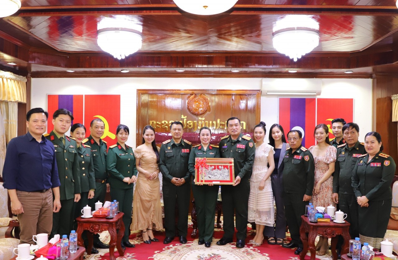 Nhà hát Ca múa nhạc quân đội mang tiếng hát, lời ca vun đắp tình hữu nghị Việt - Lào Nhà hát Ca múa nhạc quân đội mang tiếng hát, lời ca vun đắp tình hữu nghị Việt - Lào