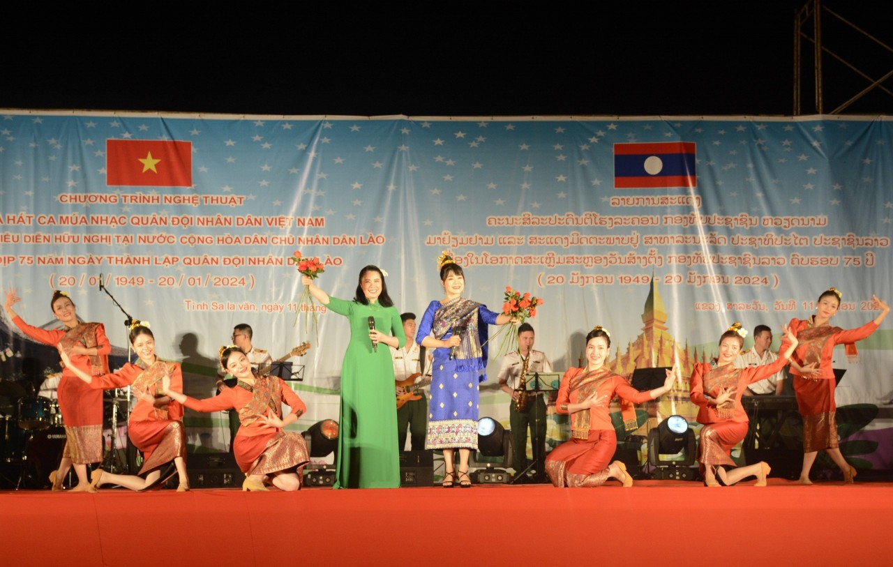 Nhà hát Ca múa nhạc quân đội mang tiếng hát, lời ca vun đắp tình hữu nghị Việt - Lào Nhà hát Ca múa nhạc quân đội mang tiếng hát, lời ca vun đắp tình hữu nghị Việt - Lào