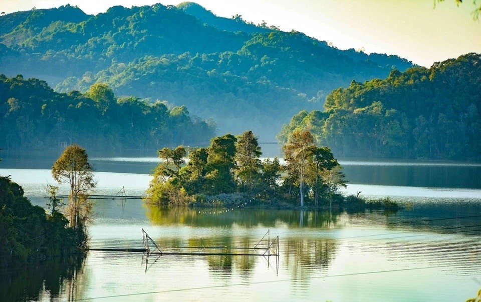 Visit Pa Khoang – The Largest Lake In Dien Bien Explore Pa Khoang – The Largest Lake In Dien Bien Province