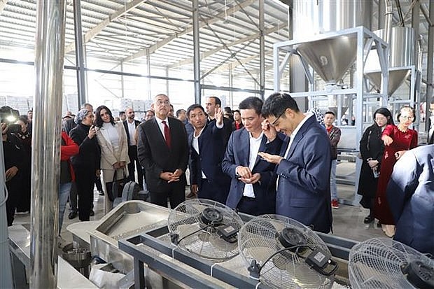 Hossam Heiba, President of Egypt’s General Authority of Free Zones & Investment, visits EuP Egypt Factory. (Photo: VNA) Hossam Heiba, President of Egypt’s General Authority of Free Zones & Investment, visits EuP Egypt Factory. (Photo: VNA)