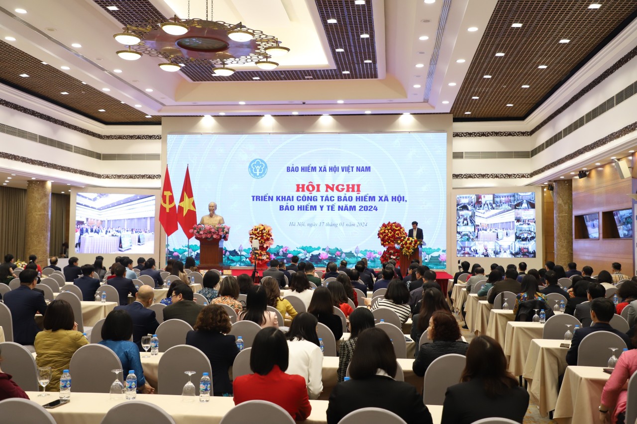 Hội nghị kết nối trực tuyến nhiều điểm cầu.