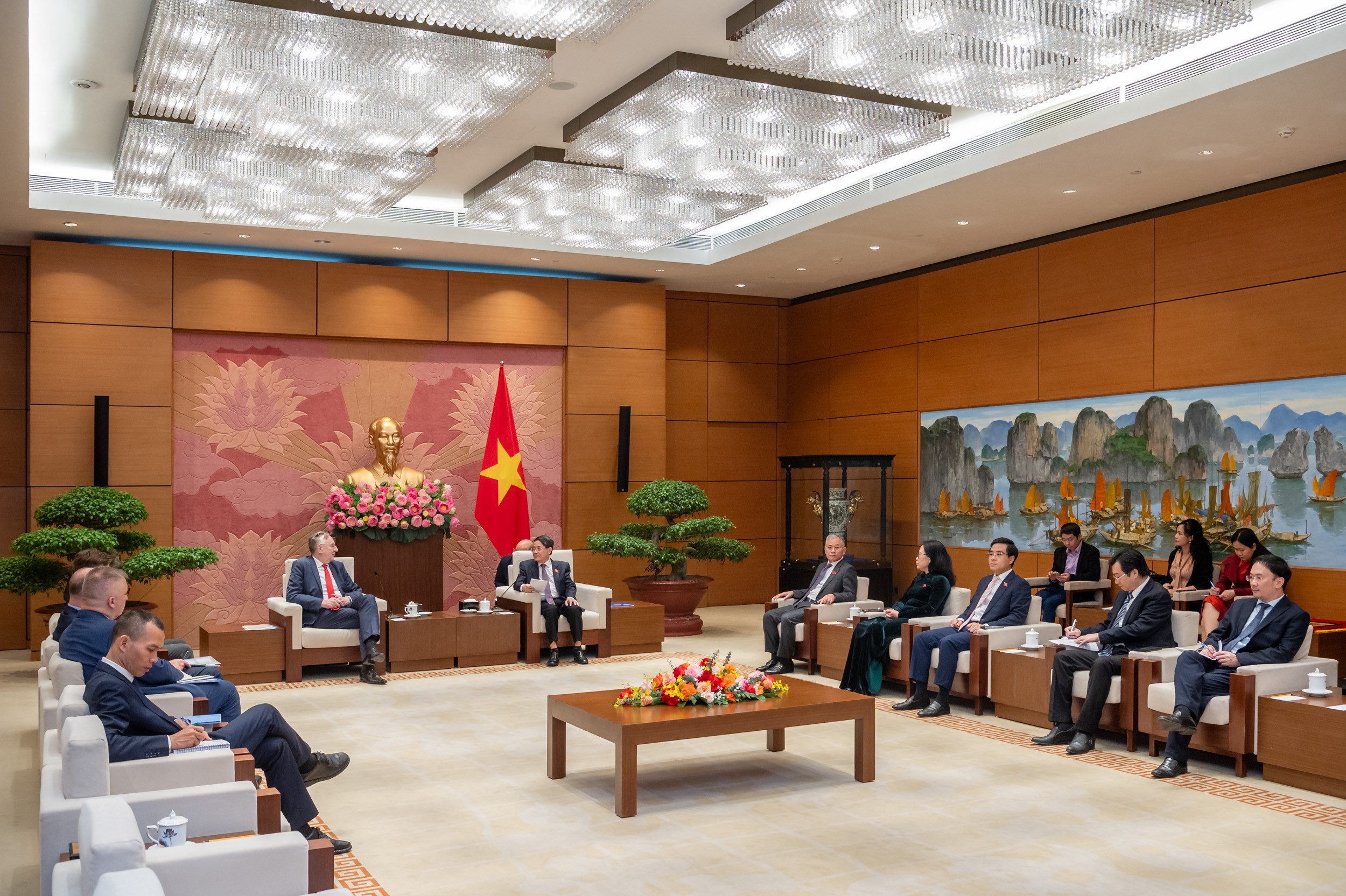 Phó Chủ tịch Quốc hội Nguyễn Đức Hải đã có cuộc tiếp Chủ tịch Ủy ban Thương mại quốc tế của Nghị viện châu Âu Bernd Lange. (Ảnh: quochoi.vn) Phó Chủ tịch Quốc hội Nguyễn Đức Hải đã có cuộc tiếp Chủ tịch Ủy ban Thương mại quốc tế của Nghị viện châu Âu Bernd Lange. (Ảnh: quochoi.vn)