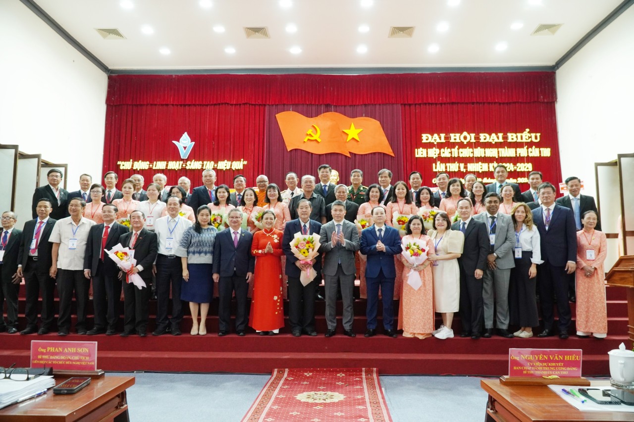 Bà Lê Thị Thanh Giang tái đắc cử Chủ tịch Liên hiệp các tổ chức hữu nghị thành phố Cần Thơ Bà Lê Thị Thanh Giang tái đắc cử Chủ tịch Liên hiệp các tổ chức hữu nghị thành phố Cần Thơ