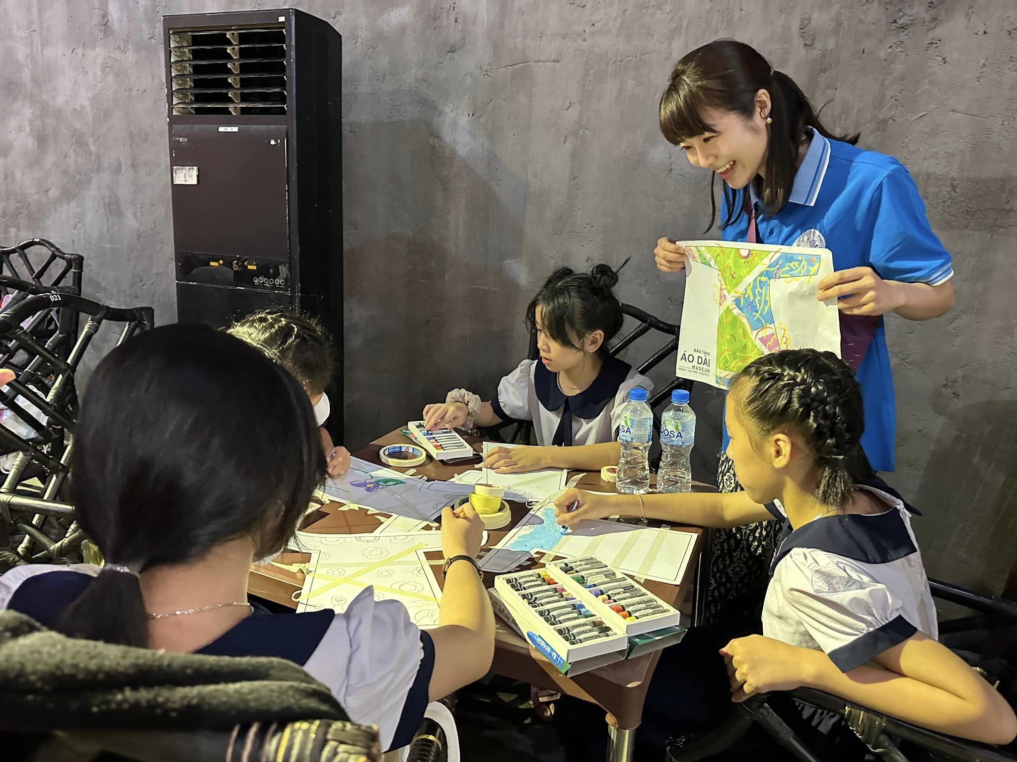 Đưa áo dài Việt Nam đến gần hơn với công chúng trong và ngoài nước Đưa áo dài Việt Nam đến gần hơn với công chúng trong và ngoài nước