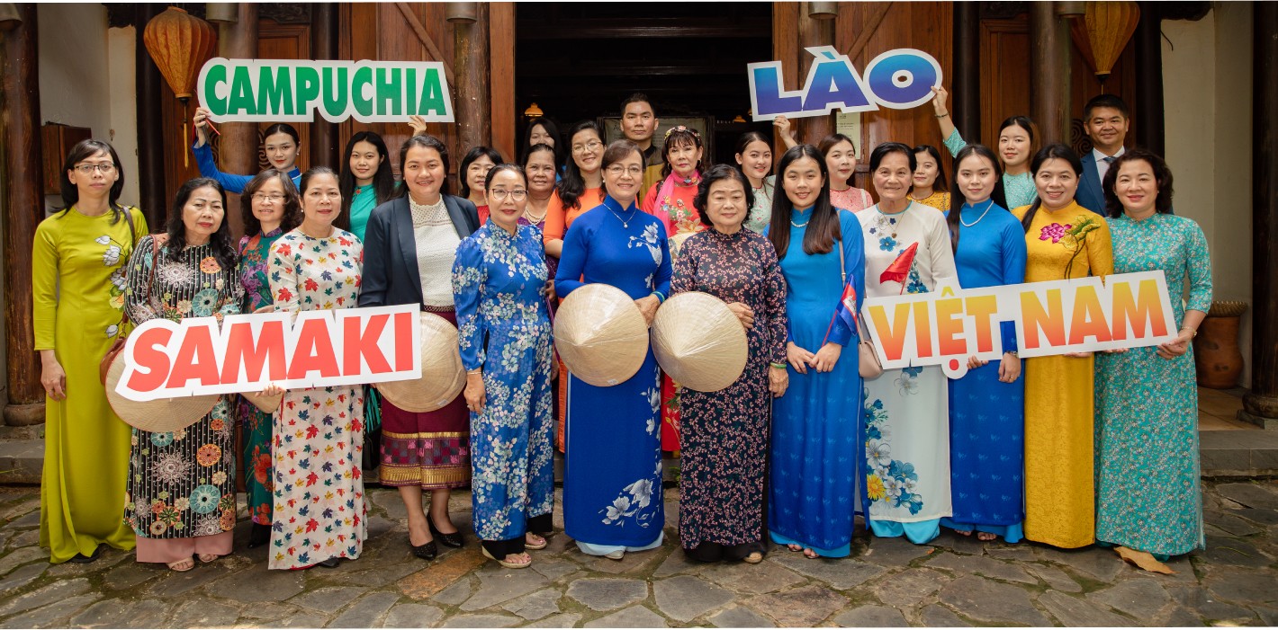 Đưa áo dài Việt Nam đến gần hơn với công chúng trong và ngoài nước Đưa áo dài Việt Nam đến gần hơn với công chúng trong và ngoài nước