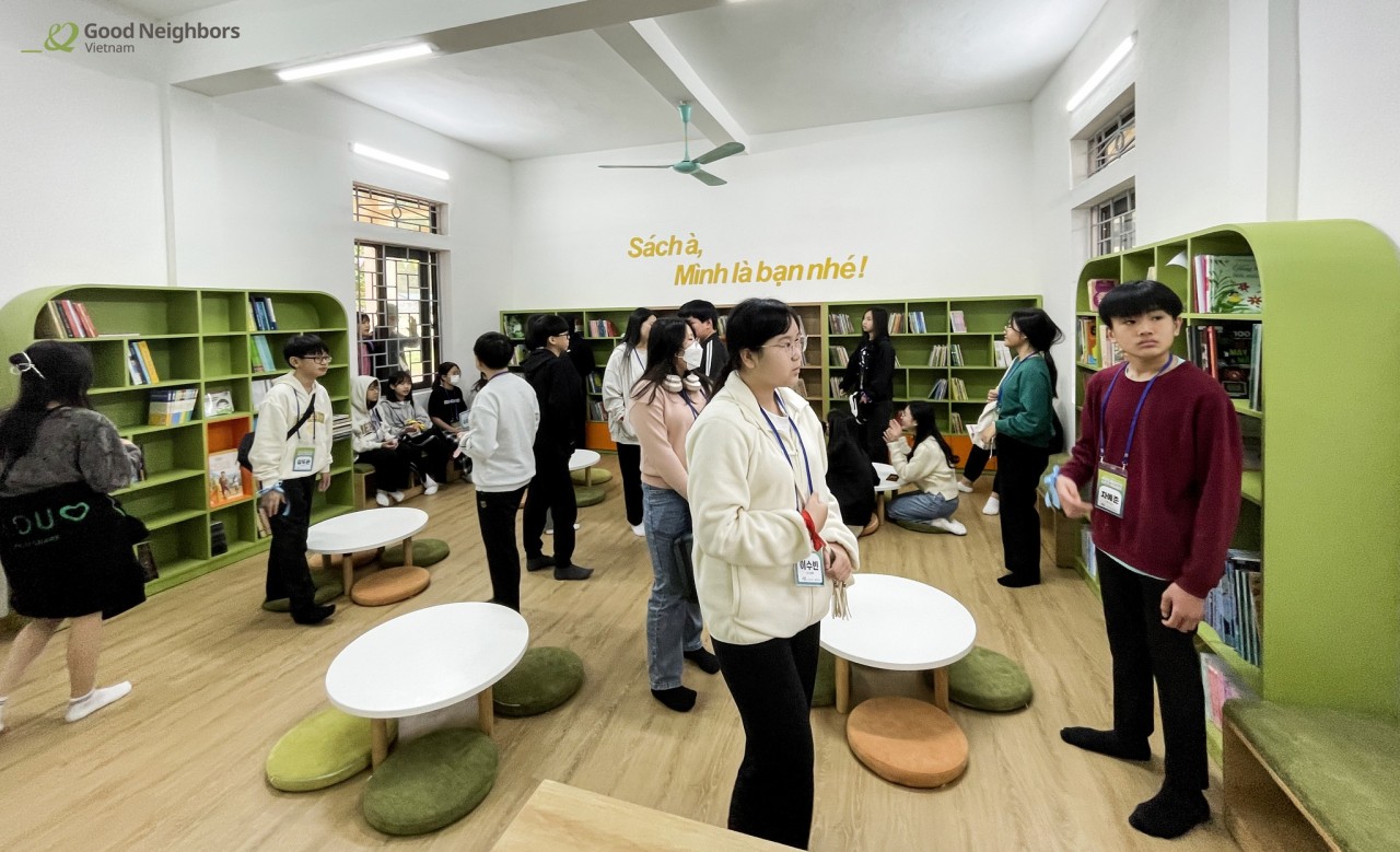 Giao lưu học sinh Việt Nam - Hàn Quốc và bàn giao thư viện thân thiện tại Hòa Bình Giao lưu học sinh Việt Nam - Hàn Quốc và bàn giao thư viện thân thiện tại Hòa Bình