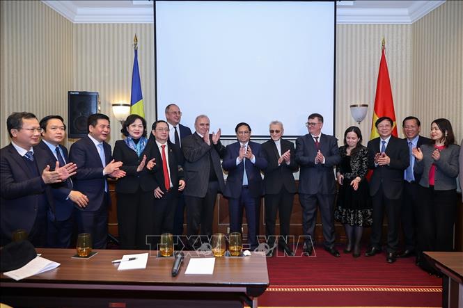Thủ tướng Phạm Minh Chính tiếp bạn bè hữu nghị Romania - Việt Nam Chú thích ảnh
