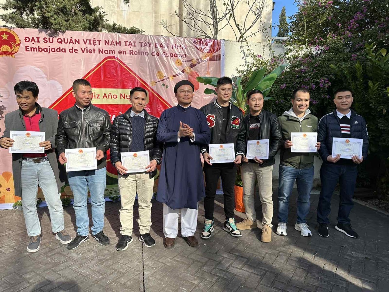 Xuân Quê hương ấm lòng người Việt xa xứ ở Tây Ban Nha và Hoa Kỳ Xuân Quê hương ấm lòng người Việt xa xứ ở Tây Ban Nha và Hoa Kỳ