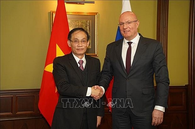 Secretary of the Communist Party of Vietnam (CPV) Central Committee and head of its Commission for External Relations Le Hoai Trung and Deputy Prime Minister Dmitry Chernyshenko who is also co-chair of the Vietnam-Russia Inter-Governmental Commission on Economic, Trade, Scientific and Technological Cooperation. (Photo: VNA) Secretary of the Communist Party of Vietnam (CPV) Central Committee and head of its Commission for External Relations Le Hoai Trung and Deputy Prime Minister Dmitry Chernyshenko who is also co-chair of the Vietnam-Russia Inter-Governmental Commission on Economic, Trade, Scientific and Technological Cooperation. (Photo: VNA)
