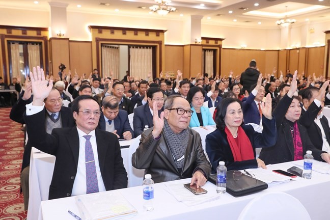 Đại biểu biểu quyết tại Hội nghị. (Ảnh: mattran.org.vn) Đại biểu biểu quyết tại Hội nghị. (Ảnh: mattran.org.vn)