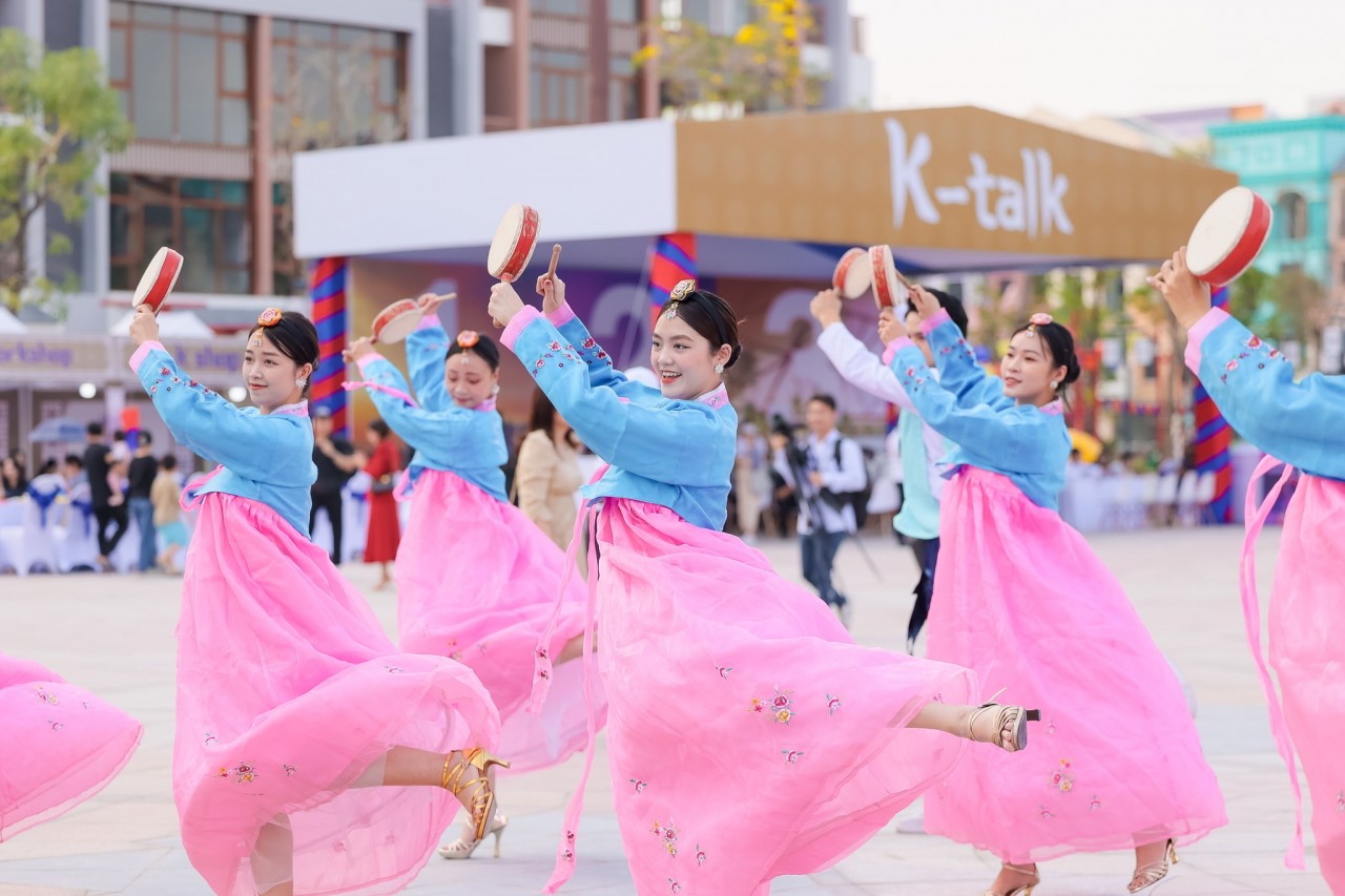 Khai màn “Chợ Tết phố Hội” phía Đông Thủ đô Khai màn “Chợ Tết phố Hội” phía Đông Thủ đô