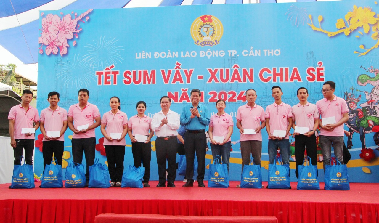 Tết sum vầy - Xuân chia sẻ cùng công nhân, người lao động tại Cần Thơ Tết sum vầy - Xuân chia sẻ cùng công nhân, người lao động tại Cần Thơ