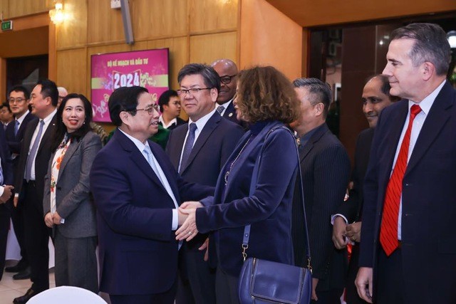 Thủ tướng gặp mặt các nhà đầu tư, nhà tài trợ, đề nghị cùng Việt Nam đoàn kết, hành động Thủ tướng gặp mặt các nhà đầu tư, nhà tài trợ, đề nghị cùng Việt Nam đoàn kết, hành động